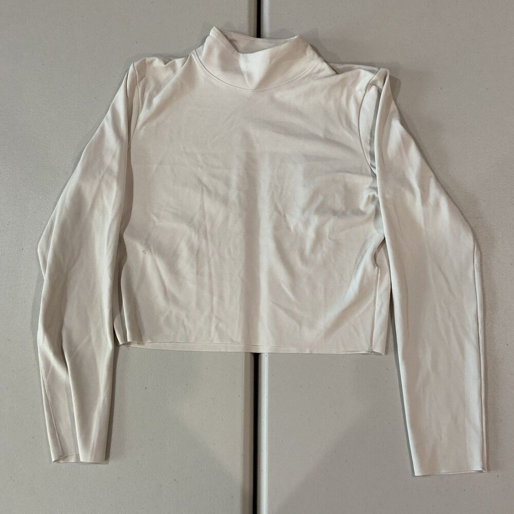 NIKE YOGA DRI-FIT LUXE WOMEN'S LONG SLEEVE CROP TOP DR2203-104 Size M Beige